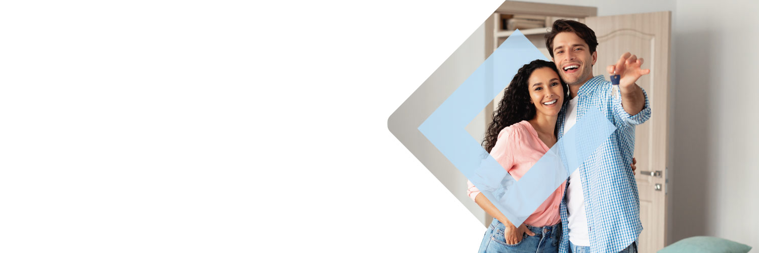 Familia feliz después de comprar su vivienda nueva